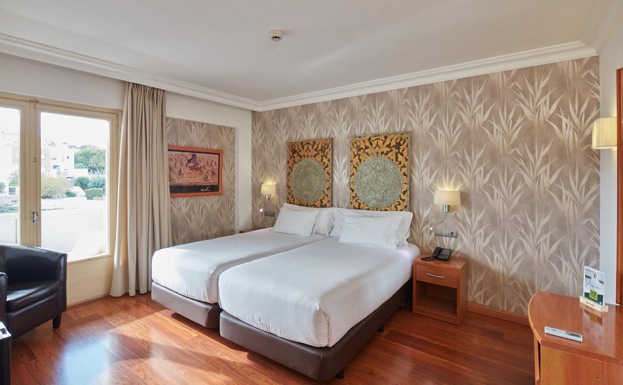 Sercotel Hotel President Figueres  Bagian luar foto