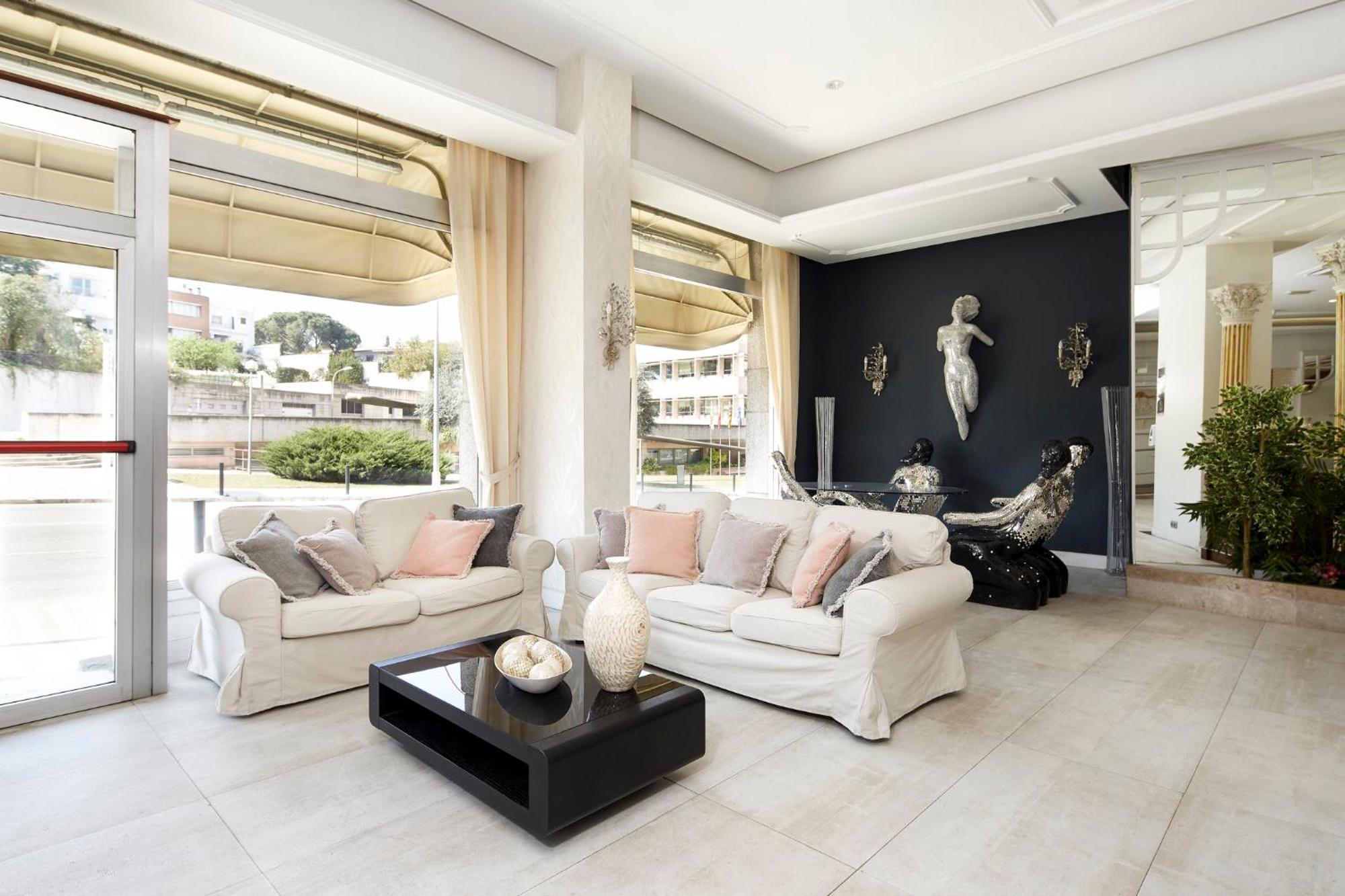 Sercotel Hotel President Figueres  Bagian luar foto