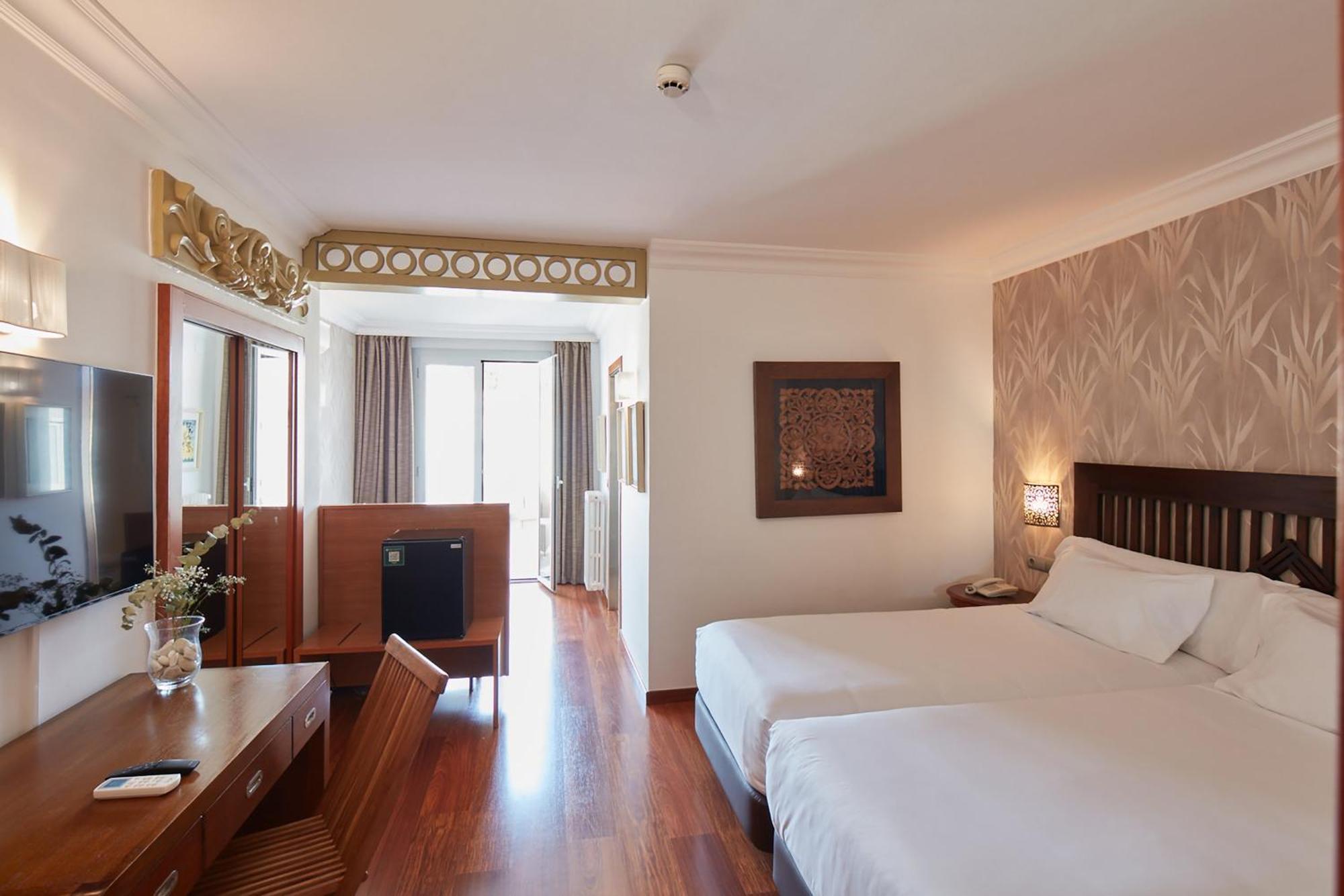 Sercotel Hotel President Figueres  Bagian luar foto