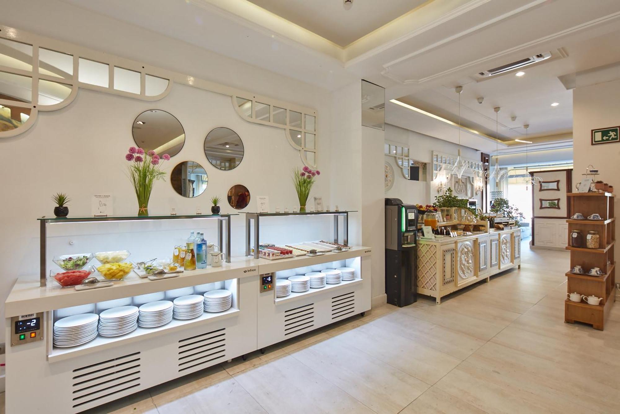 Sercotel Hotel President Figueres  Bagian luar foto