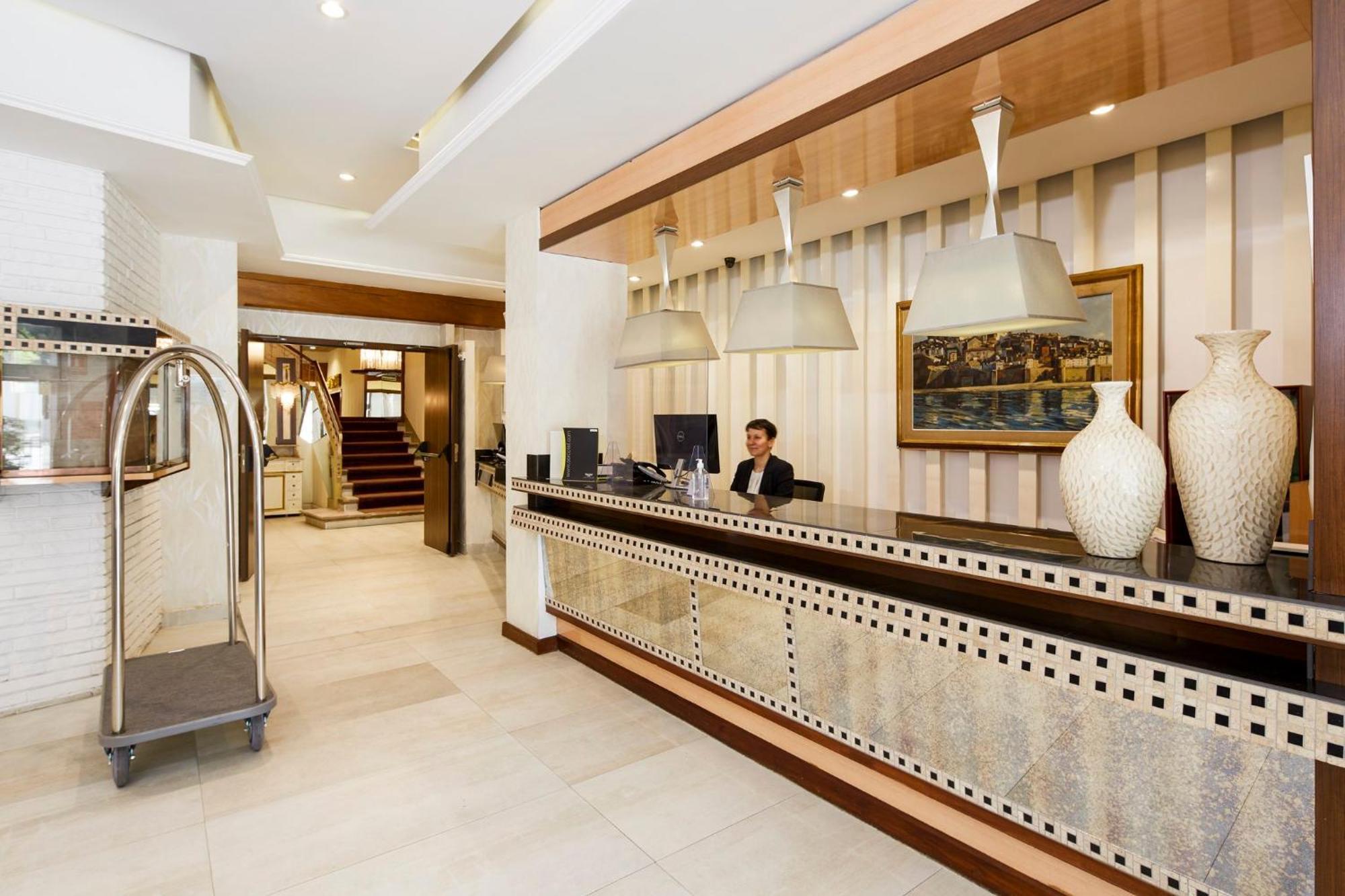 Sercotel Hotel President Figueres  Bagian luar foto