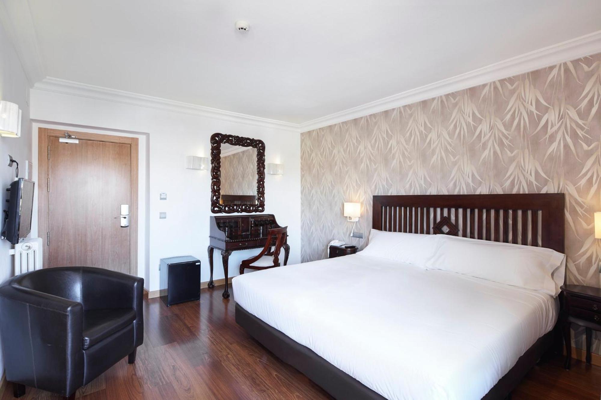 Sercotel Hotel President Figueres  Bagian luar foto