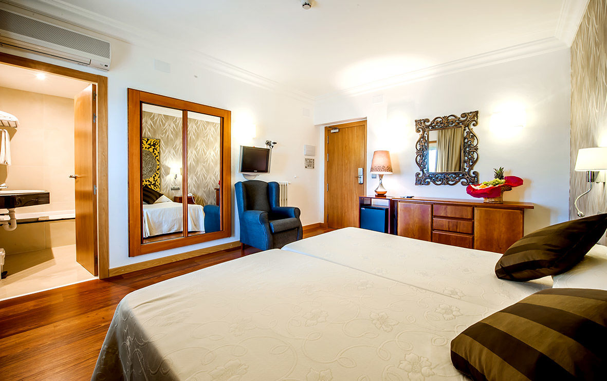 Sercotel Hotel President Figueres  Bagian luar foto