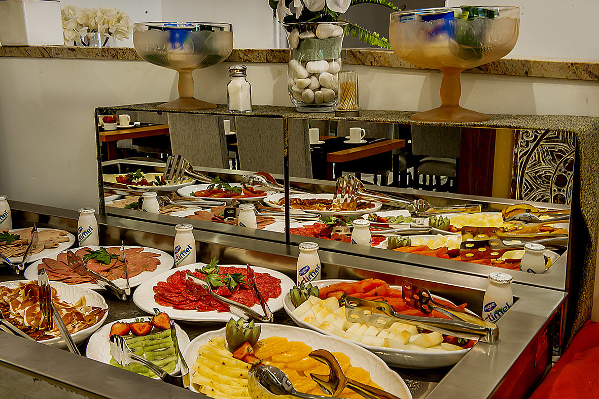 Sercotel Hotel President Figueres  Bagian luar foto
